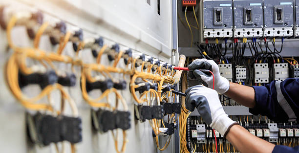 Professional Electrician technician working in Pleasant Grove, UT